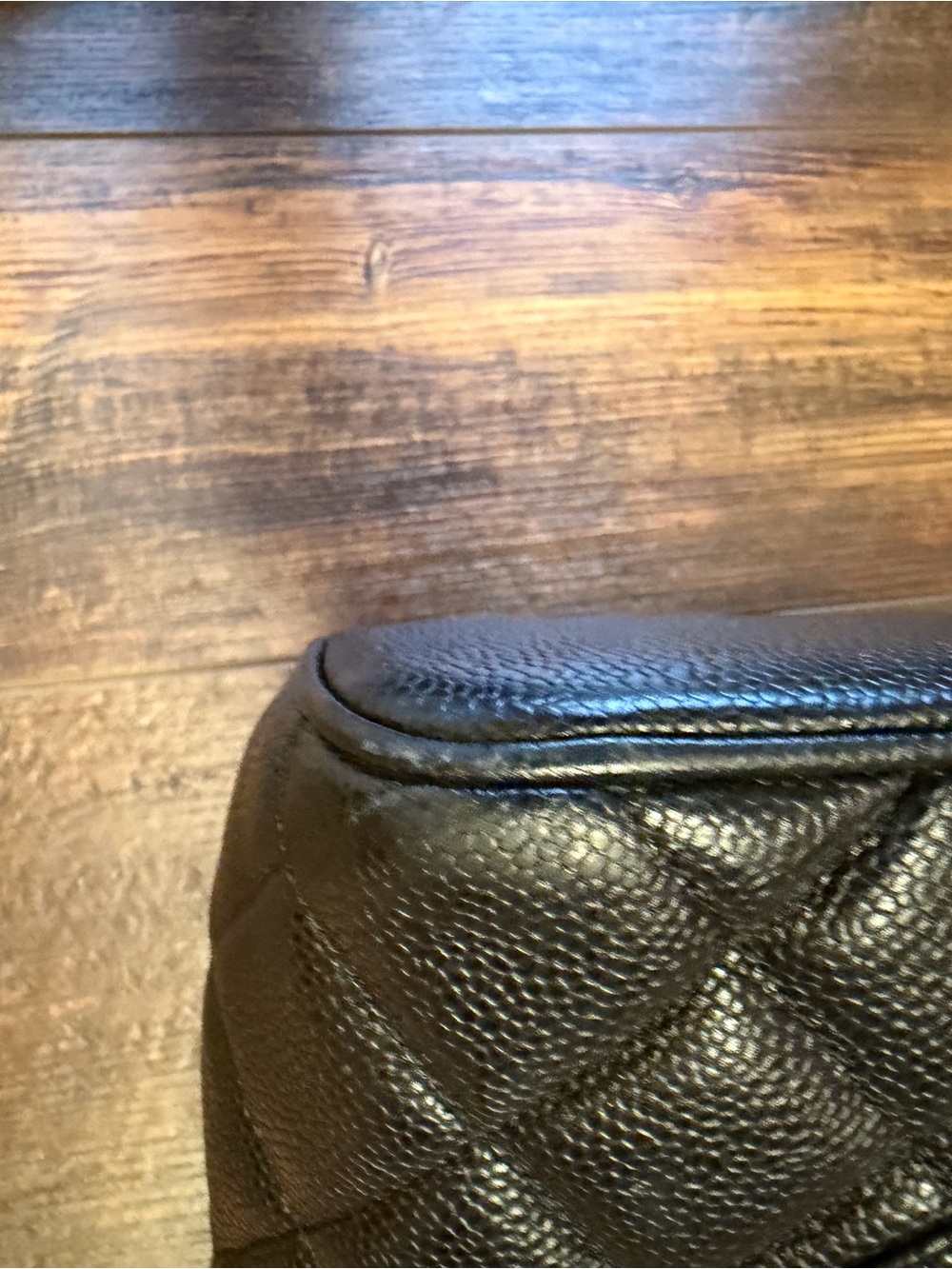 CHANEL Caviar Quilted
Medallion Tote bag in black leather. Vintage Y2K Classic - Picture 11 of 13